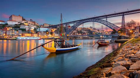 River Douro and Dom Luís I Bridge - backiee