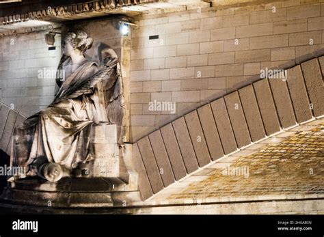 Pont des Invalides bridge in Paris, France Stock Photo - Alamy