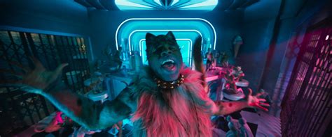 Movie Review: 'Cats' (2019) brings new life to the stage spectacle