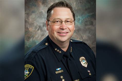 Turner congratulates retiring Springfield police chief on new role