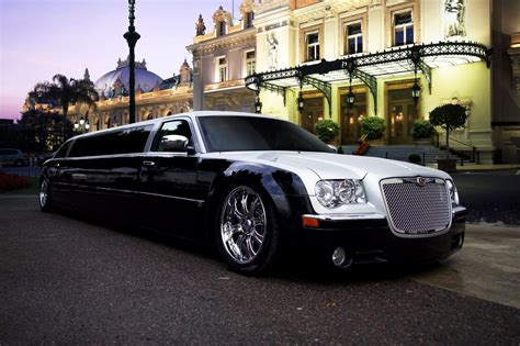 Our limo rentals include the stretch Chrysler 300C that is elegant yet ...