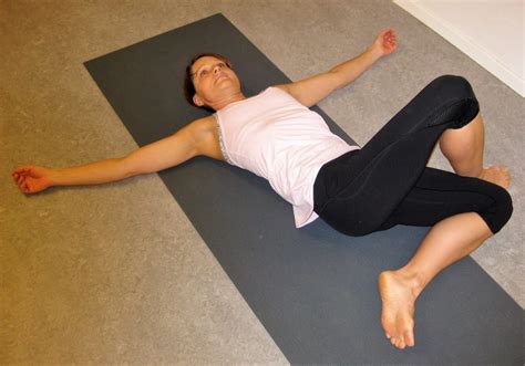 9 Easy Stretches That Will End Your Hip and Lower Back Pain Suffering ...