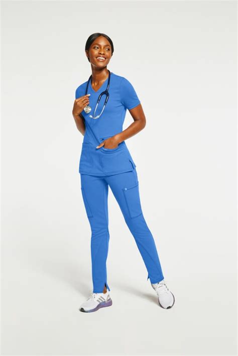 Nurse-Approved: Our Best Scrubs for Women | Jannuu