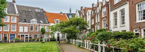 Begijnhof, the hidden corner you must know when visiting Amsterdam