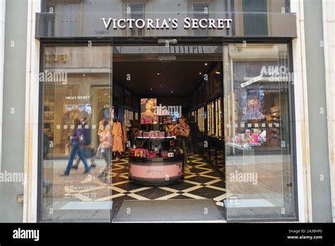 Victorias secret store hi-res stock photography and images - Alamy