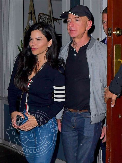 Jeff Bezos Steps Out with Girlfriend Lauren Sanchez - La mer Dubai