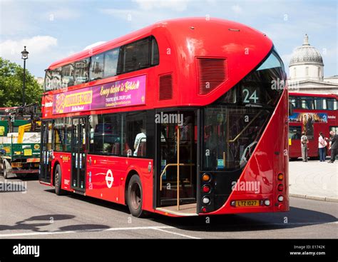 A new London Routemaster bus in Trafalgar Square, London, England Stock ...