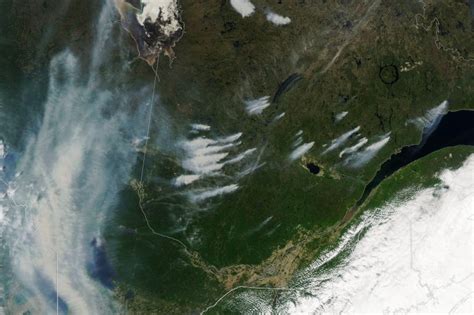 Canadian wildfire smoke turns US skies orange