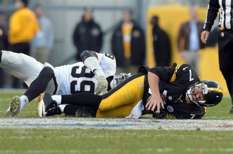 Ben Roethlisberger Leaves Game Early with Leg Injury