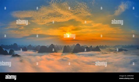 "The sea of clouds sunrise Stock Photo - Alamy