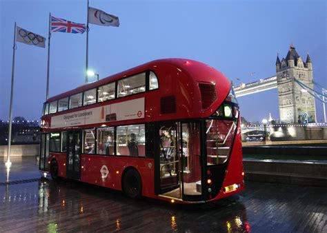 Travel Alert: London Buses No Longer Accepting Cash Fares from This ...