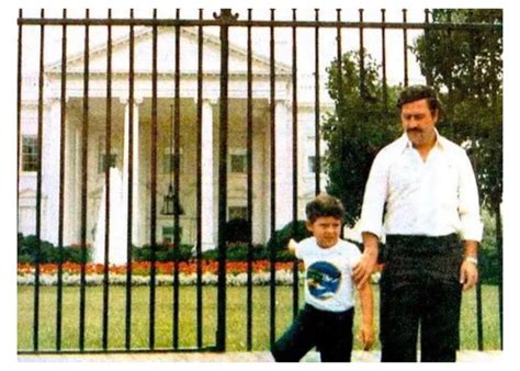 Pablo Escobar standing in front of the White House (1981) - 9GAG