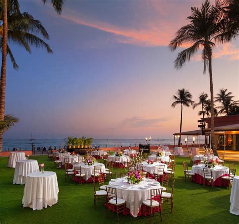 Hawaii Destination Wedding | Royal Hawaiian Resort