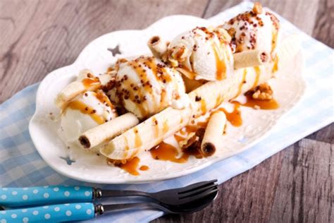 13 Banana Split Toppings - Insanely Good