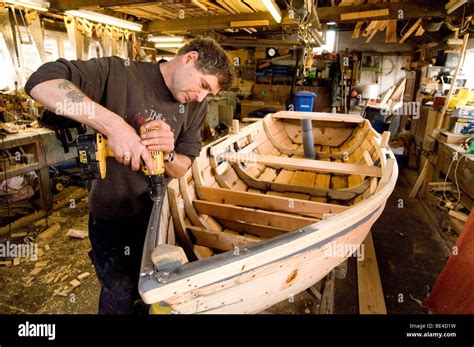 Traditional boat building Ian Simpson the last traditional boat builder ...