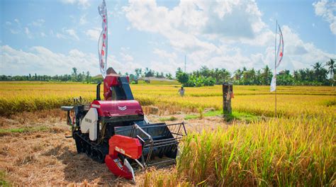 Jenis Mesin Panen Padi "Reaper, Binder, dan Combine Harvester" - Bertanam