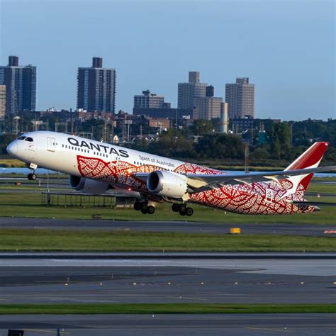 Qantas heads west with limited-edition Aboriginal comfort kit – Asia ...