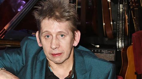 Shane MacGowan: Pogues singer dies aged 65 - BBC News