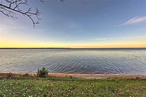 Pelican Lake Cabin w/ Breathtaking Sunset Views! | Evolve