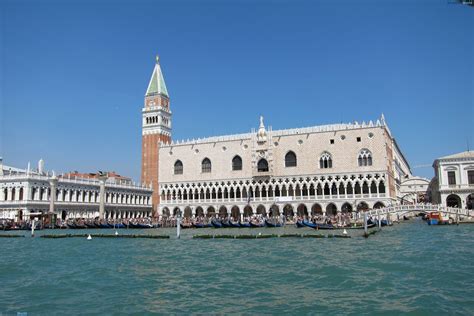 Doge's Palace, The Most Famous Palace in Venice - Traveldigg.com