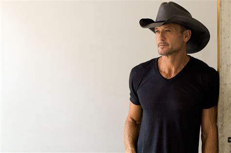 Tim McGraw Sings ‘Humble and Kind’ In Spanish: ‘Nunca Te Olvides de ...