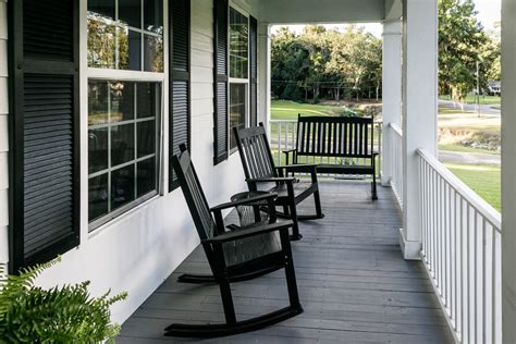 The Best Paint Colors for Your Porch, According to Real Estate Agents ...