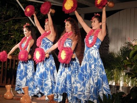 Diamond Head Luau in Honolulu at Waikiki Aquarium