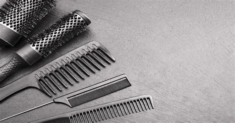 Who Invented the Hot Comb and When? [History Included]