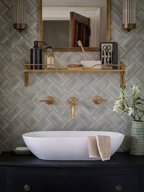 Grey Tiles, Gold Grout and Brass Taps. | Projeto do banheiro, Casa de ...