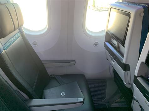 WestJet Dreamliner Review - Toronto to Vancouver in Economy — DISTANT ...