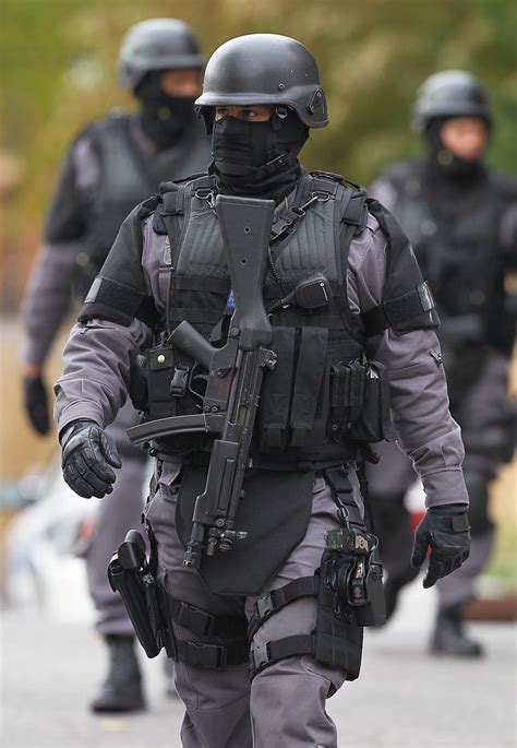 Military Suit, Military Police, Military Weapons, Military Humor, Swat ...