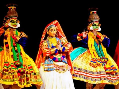 Top 10 Traditional Kerala Dance Forms That Will Enchant You! – Iris ...