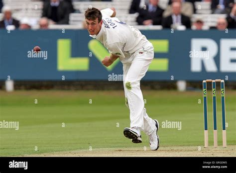 Reece Topley in bowling action for Essex - Middlesex CCC vs Essex CCC ...