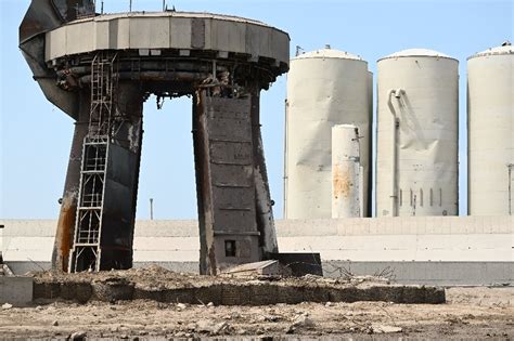 Giant SpaceX rocket leaves crater, serious damage at Texas base