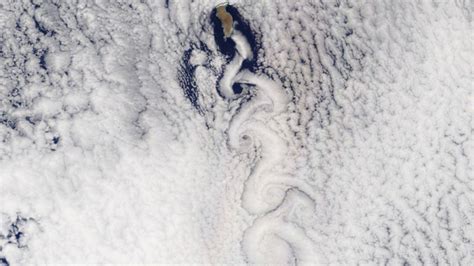 Satellite captures incredible ‘Von Karman Vortex Street’ over the ...