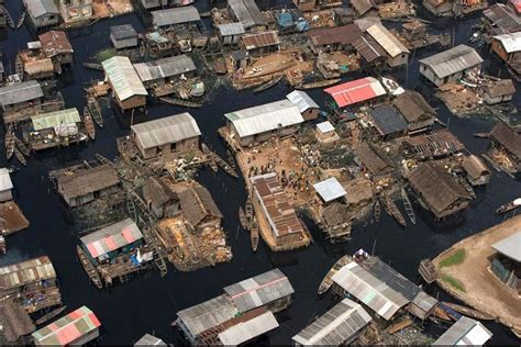 Makoko, a Floating Slum in Nigeria | Amusing Planet