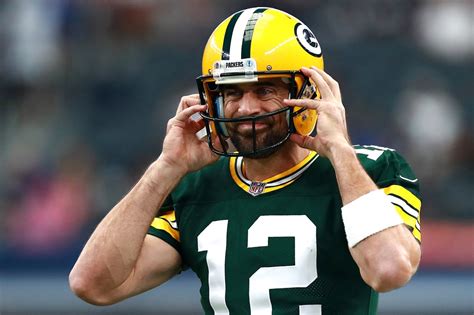 The helmet trick Aaron Rodgers uses to ignore Packers coaches