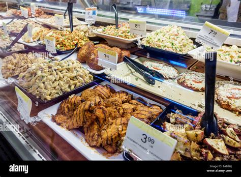 Deli grocery store hi-res stock photography and images - Alamy