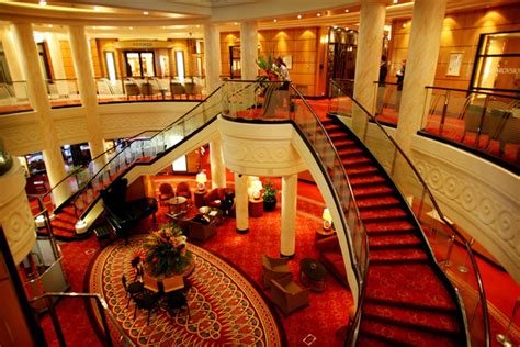 The jaw dropping Grand Lobby on the Cunard Queen Mary 2 | Luxury cruise ...