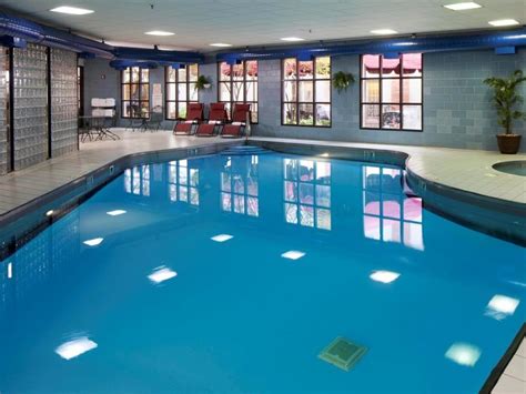 Best Price on Doubletree Hotel Bloomington in Bloomington (IL) + Reviews