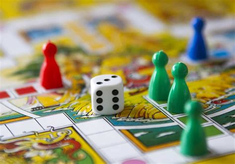 The 25 Best Board Games to Play With Kids & Teens on Family Game Night ...