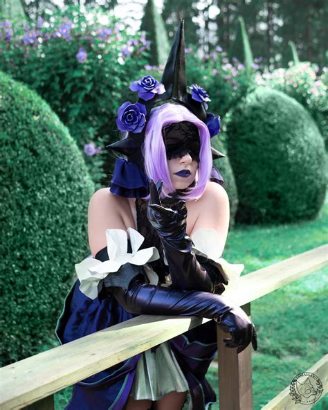 I cosplayed Withered Rose Syndra! I love this skin so much 💜 ...