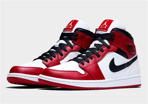 Air Jordan 1 Mid Chicago 554724-173 Release Date | SneakerNews.com