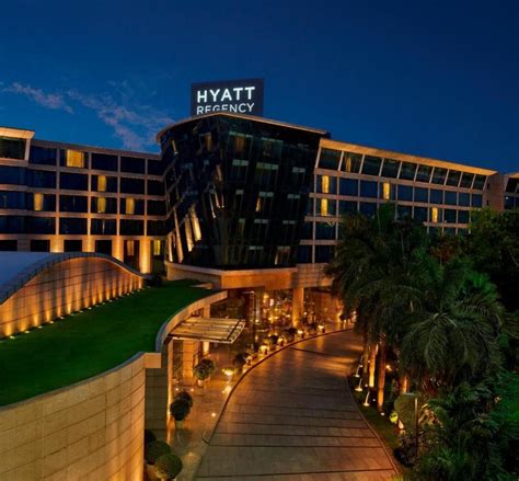 In-Depth SWOT Analysis of Hyatt - 2024 Case Study | IIDE