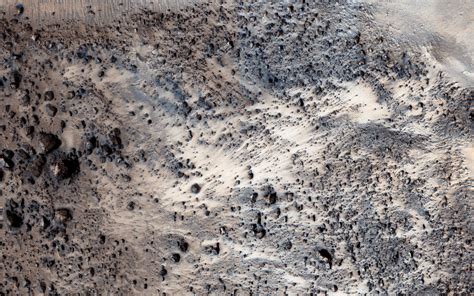 NASA's Mars Reconnaissance Orbiter Views a Well-Preserved Landslide