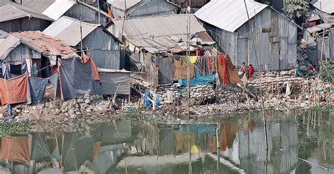 Slum on the bank of Gulshan Lake, Dhaka, Bangladesh - January 2015 ...