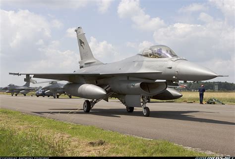 General Dynamics F-16A/ADF Fighting Falcon (401) - Italy - Air Force ...