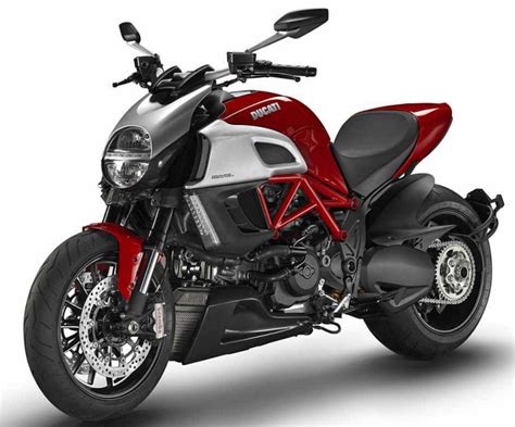 Ducati DIAVEL 1200 2011 - Fiche moto - MOTOPLANETE