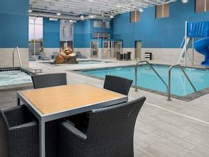 Hotel Amenities - Hampton Inn Warroad