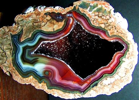 Pin on Pierres et minéraux | Geode rocks, Minerals and gemstones, Rocks ...